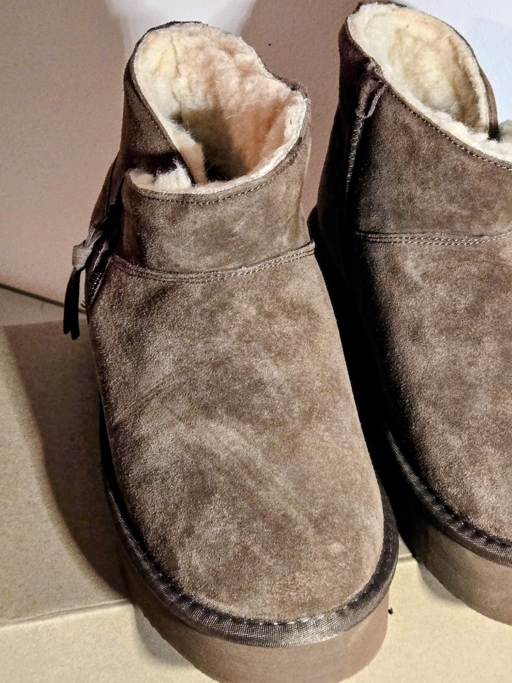 Bearpaw retro Maren platform boots in brown & tan #platform #bear paw